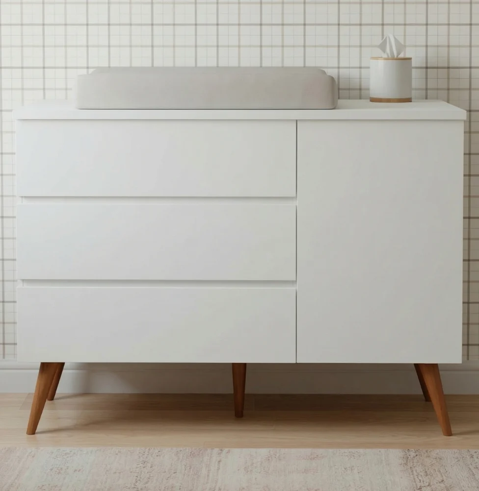 Cômoda de Bebê Viena com Porta Branco com Pé Mel