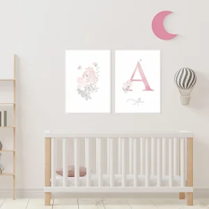 Conjunto com 2 Quadros Floral Liv com Inicial Personalizado Moldura Filete Branca - Vertical