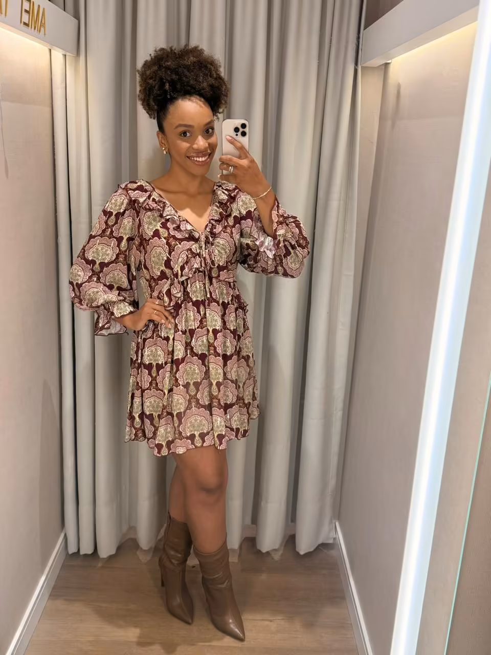 Vestido Curto Estampado Leque de Pavão