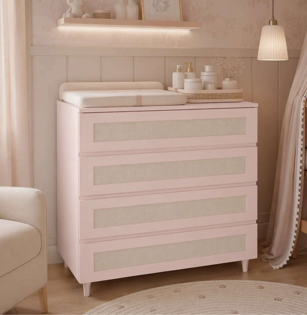 Cômoda Haus Nature com Palha e 4 Gavetas (90cm) - Rosa Claro