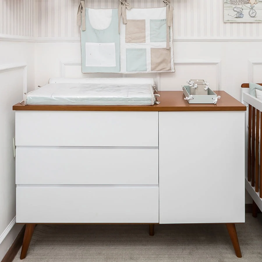 Cômoda de Bebê Viena com Porta Branco com Pé e Tampo Mel - Image 2